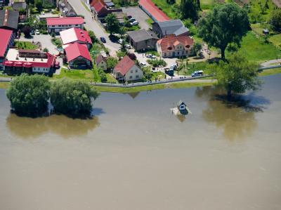Das brandenburgische Ratzdorf ist derzeit besonders bedroht. Hochwasser in Ratzdorf