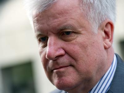 Horst Seehofer: «Ich werde an weiteren Koalitionsausschüssen nicht mehr teilnehmen, so lange die alten Beschlüsse nicht endlich umgesetzt sind. Das gilt nicht nur für das Betreuungsgeld.» Foto: Peter Kneffel CSU-Vorsitzende Horst Seehofer