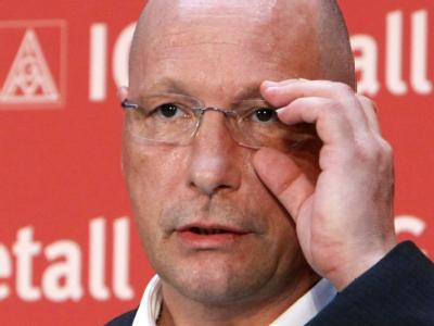 Der Gesamtbetriebsratsvorsitzende von Porsche, Uwe Hück, gibt den Medien die Schuld am Rücktritt Wiedekings. Uwe Hück