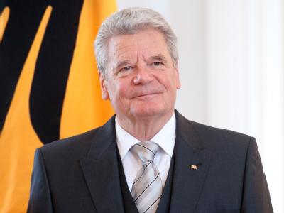 Bundespräsident Joachim Gauck wird die Gesetze zum europäischen Fiskalpakt und zum Rettungsschirm ESM zunächst nicht unterzeichnen. Foto: Maurizio Gambarini/Archiv Bundespräsident Joachim Gauck