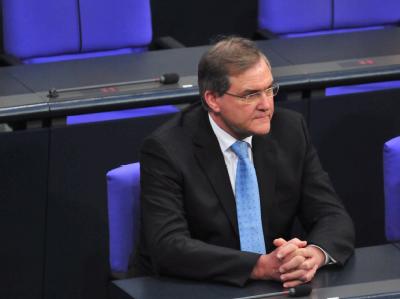 Franz Josef Jung während einer Sitzung im Bundestag: Der ehemalige Verteidigungsminister ist nicht als großer Kommunikator bekannt. Franz Josef Jung