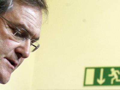 Bundesarbeitsminister Franz Josef Jung (CDU) bietet in Berlin seinen Rücktritt an Jung bietet Rücktritt an