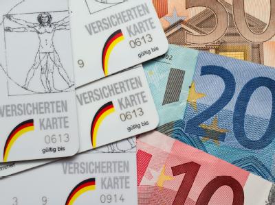 Das Bundesversicherungsamt bei den gesetzlichen Krankenkassen Fälle von Verschwendung festgestellt. Foto: Patrick Pleul/Archiv Krankenkassenkarte