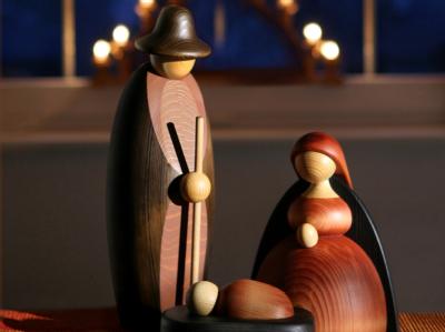 Krippe mit Joseph, Maria und dem Jesus-Kind: Weihnachten ist das Fest der Geburt Jesu Christi.ö Krippe