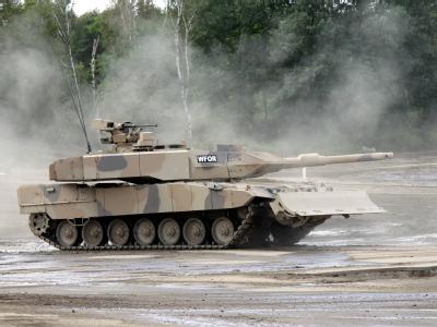 In der Koalition wächst der Widerstand gegen den Verkauf Hunderter Leopard-Kampfpanzer nach Saudi-Arabien. Foto: Clemens Niesner/Archiv Leopard 2