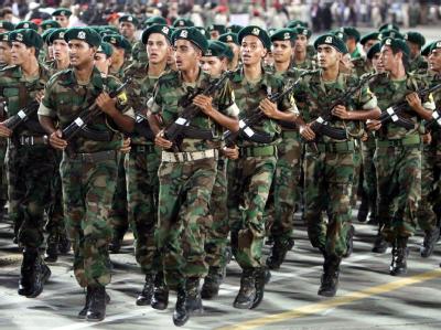 Libysche Soldaten (Archiv): Das Gaddafi-Regime hat Vorwürfe von Kriegsverbrechen zurückgewiesen. Libysche Soldaten