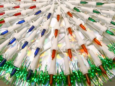 Der TÜV rät, beim Kauf von Lichterketten auf das GS-Prüfzeichen und verständliche Packungsvorschriften mit vollständigen Herstellerangaben zu achten. Lichterkette