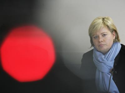 Parteivorsitzende Die Linke: Gesine Lötzsch bei einer Pressekonferenz. Gesine Lötzsch
