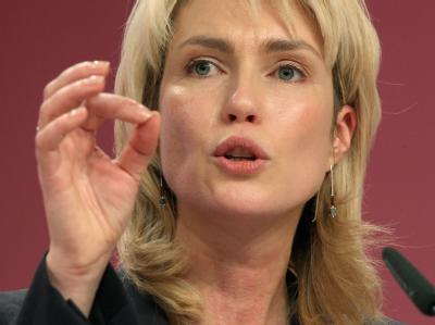 Sozialministerin von Mecklenburg-Vorpommern, Manuela Schwesig, ist der Meinung, dass das Betreuungsgeld gegen die Interessen der meisten Familien ist. Foto: Wolfgang Kumm/Archiv Manuela Schwesig