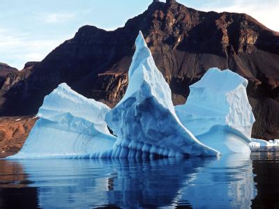 Ein Nachfolgeabkommen zum Kyotoprotokoll ist auf dem Klimagipfel in Mexiko völlig offen. (Archivbild) Eisberg im Atlantischen Ozean
