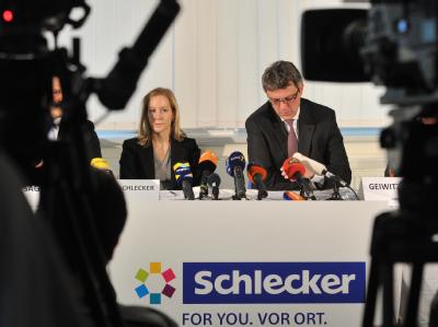 Unternehmerin Meike Schlecker und Insolvenzverwalter Arndt Geiwitz. Foto: Stefan Puchner Pressekonferenz Schlecker
