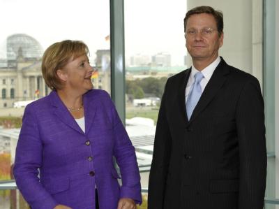 Müssen sich arrangieren: Kanzlerin Merkel und FDP-Chef Westerwelle. Merkel und Westerwelle
