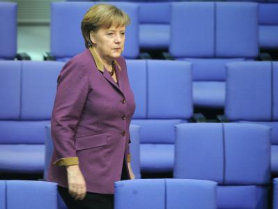 Die Beteiligung privater Gläubiger an der Hellas-Umschuldung war ein Kernanliegen von Kanzlerin Merkel. Sie atmet auf. Schon im April könnte es aber wieder hochhergehen, wenn bei Neuwahlen in Athen die Euro-Kritiker gewinnen sollten. Foto: Hannibal Kanzlerin Angela Merkel