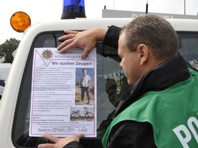 Mit Plakaten suchte die Polizei im Kreis Viersen nach Zeugen. Suche nach Zeugen