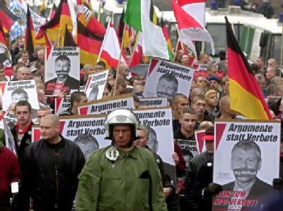 Mit der Parole NPD-Demonstration