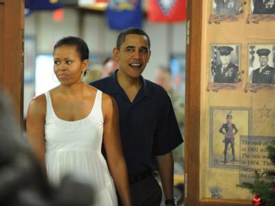 Die Obamas beim Urlaub auf Hawaii: Der versuchte Anschlag auf eine US-Passagiermaschine hat die Amerikaner aus der Weihnachtsruhe gerissen. Die Obamas auf Hawaii