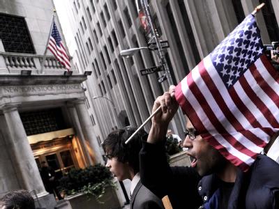 Occupy-Demonstranten bei der New Yorker Börse: Anhänger haben jetzt versucht, den Zucotti Park zurückzuerobern. Foto: Justin Lane/ Archiv Occupy-Bewegung