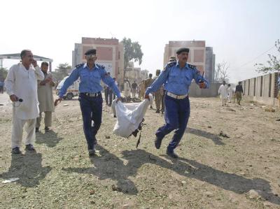 Bei einem Terroranschlag in Pakistan sind zahlreiche Menschen ums Leben gekommen. Terror in Pakistan