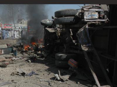 Bei einem Selbstmordanschlag in der pakistanischen Stadt Peshawar kamen zahlreiche Menschen ums Leben. Anschlag in Peshawar