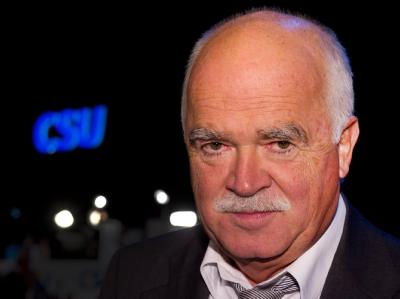 Der CSU-Politiker Peter Gauweiler hat seine Verfassungsklage gegen den Euro-Rettungsschirm erweitert. Foto: Peter Kneffel/Archiv Peter Gauweiler
