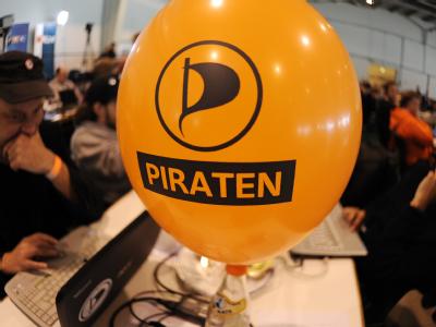 Der wochenlange Höhenflug der Piratenpartei ist einer Umfrage zufolge vorerst vorbei. Foto: Angelika Warmuth Piratenpartei