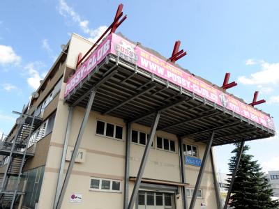Flatrate-Bordell Pussy-Club im Industriegebiet in Fellbach bei Stuttgart (Archivfoto). Dort sollen Frauen von Menschenhändlern zur Prostitution gezwungen worden sein. Flatrate-Bordell in Fellbach