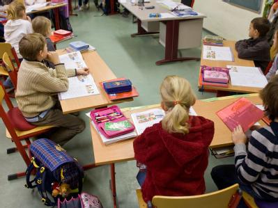 Die Evangelische Kirche in Deutschland will eine feste Verankerung des Religionsunterrichts als Grundlage der Wertevermittlung an den Schulen. (Symbolbild) Religionsunterricht