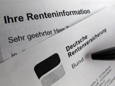 Berlins Regierender Bürgermeister Klaus Wowereit hält eine Rente mit 67 derzeit für falsch. Foto: Franz-Peter Tschauner/Archiv Renteninformation