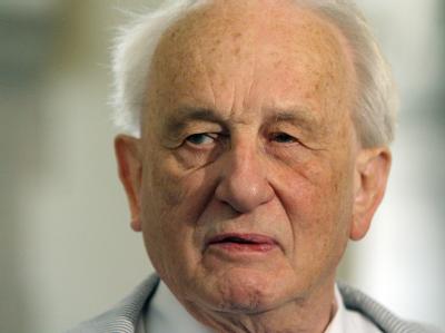 Der Schriftsteller und Dramatiker Rolf Hochhuth hat sich in die Gruppe der Grass-Kritiker eingereiht. Foto: Alina Novopashina Rolf Hochhuth