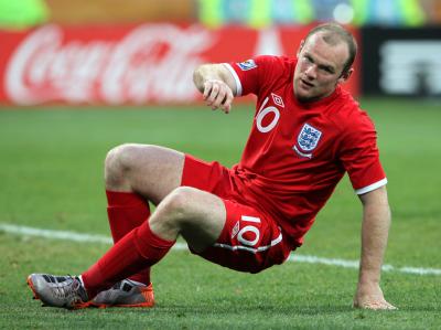 Englands Stürmer Wayne Rooney verletzte sich gegen Slowenien am Knöchel. Angeschlagen