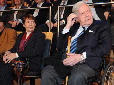 Helmut Schmidt kennt Ruth Loah bereits seit 1955. Foto: Angelika Warmuth/Archiv Helmut Schmidt und Ruth Loah
