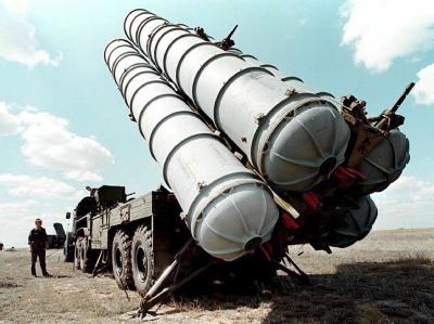 Moskau darf trotz der Sanktionen gegen den Iran den geplanten Verkauf von S-300-Raketen abwickeln. (Archivbild) S-300-Raketen