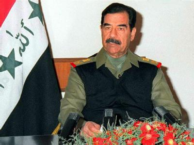 Der damalige irakische Machthaber Saddam Hussein bei einer Fernsehansprache am 20.12.2002 Saddam Hussein