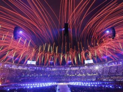 Mit einer gigantischen After-Show-Party hat London einen bewegenden Schlusspunkt unter die XXX. Olympischen Spiele gesetzt. Foto: Dennis S. Sabangan Olympia-Schlussfeier