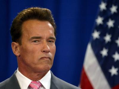 Kaliforniens Gouverneur Schwarzenegger hat den Finanznotstand erklärt und mehr als 200 000 Staatsangestellte in den unbezahlten Zwangsurlaub geschickt. Arnold Schwarzenegger