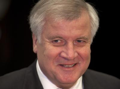 Für Horst Seehofer ist eine Steuersenkung ab 2011 Bedingung für eine mögliche schwarz-gelbe Koalition. (Archivbild) Horst Seehofer (CSU)