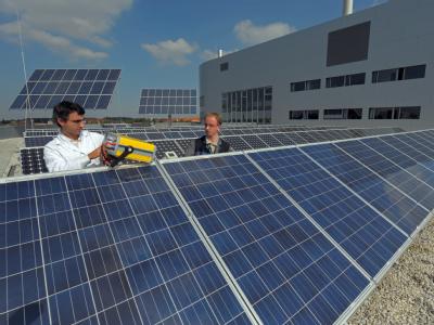 Prüfstand auf dem Dach des SolarWorld-Forschungszentrums. SolarWorld