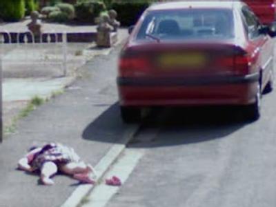 Das Bildschirmfoto zeigt ein am Boden liegendes Mädchen, das von Google Street View in Worcester fotografiert wurde. Fast wöchentlich werden in Großbritannien solche kuriosen Aufnahmen veröffentlicht. Google Street View