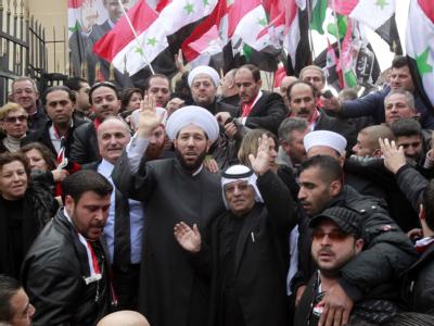 Massen-Gebet für die Todesopfer in Syrien: Nach UN-Schätzungen sollen seit Beginn des Aufstands Tausende getötet worden sein. Foto: Youssef Badawi/Archiv Gebet für die Todesopfer in Syrien