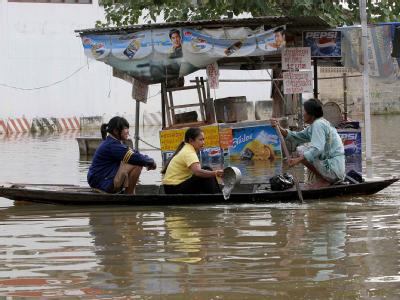 Thailand wird währen der Regenzeit immer wieder von Überschwemmungen getroffen, wie hier im Oktober 2006. Bislang sind 32 Menschen ums Leben gekommen. Überschwemmungen in Thailand