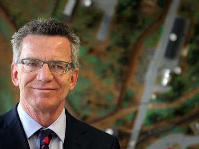 Verteidigungsminister Thomas de Maizière ist zu einem Kurzbesuch im Kosovo eingetroffen. Foto: Jan Woitas/Archiv Thomas de Maizière (CDU)