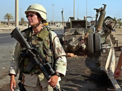 US-Soldatin beim Einsatz im Irak: Soldatinnen im US-Militär dürfen nun auch regulär in kämpfenden Einheiten dienen. Foto: Ali Abbas/ Archiv US-Soldatin im Irak