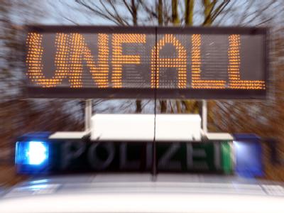 Auch bundesweit stieg die Zahl der schweren Unfälle. Foto: Carsten Rehder/Archiv Warnschild