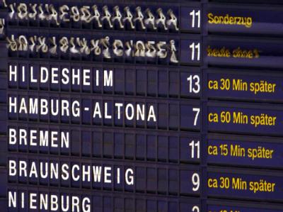 Die Bahn will Kunden ab sofort per E-Mail Bescheid geben, wenn sich ihr Zug verspätet. Verspätung