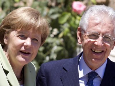 Kanzlerin Merkel und Ministerpräsident Monti bei einem früheren Treffen in der Villa Madama in Rom. Foto: Alessandro di Meo/ Archiv Merkel und Monti