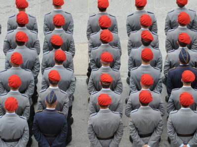 Die Wehrpflicht soll bestehen bleiben, aber verkürzt werden. Rekruten der Bundeswehr