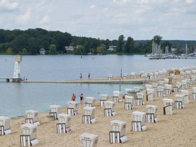 Strandbad Wannsee in Berlin: Die Berliner gaben ihrer Stadt sogar für das Freizeitangebot die Note sechs. Foto: Tobias Kleinschmidt Strandbad Wannsee