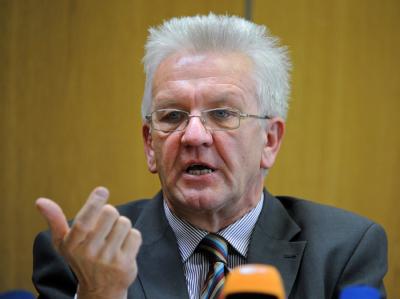 Der Fraktionsvorsitzende der baden-württembergischen Grünen, Winfried Kretschmann, sieht beim Streit um Stuttgart 21 keinen Mittelweg. Winfried Kretschmann