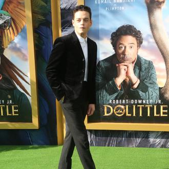 Der Schauspieler lobt Phoebe Waller-Bridge - sie habe seine Verwandlung in den Bond-Bösewicht in ein neues Licht gerückt und möglich gemacht. Rami Malek