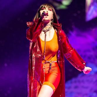 Die Sängerin hält sich für eine ''Albtraum-Nachbarin''. Charli XCX